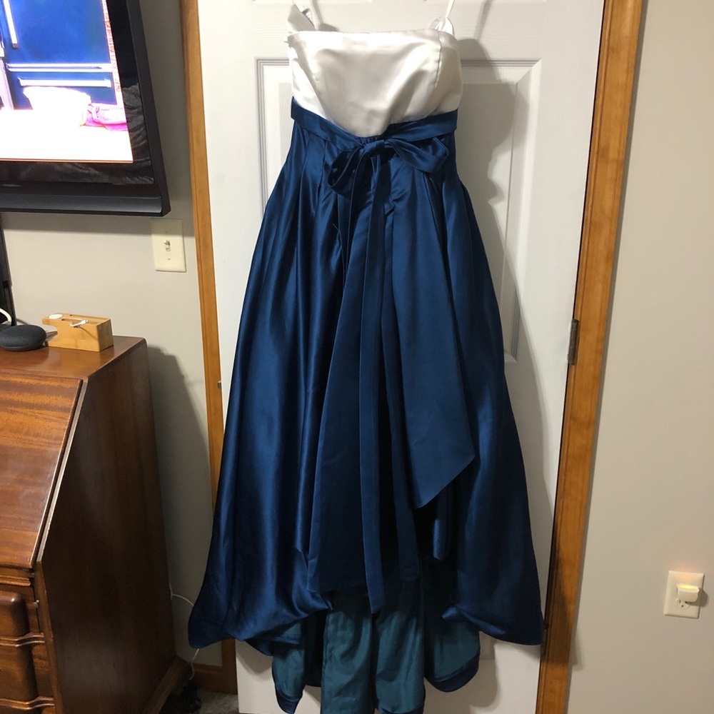 Prom dress - Picture 3 of 4
